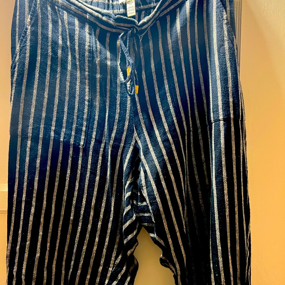 Ellen Tracy linen comfy striped pants